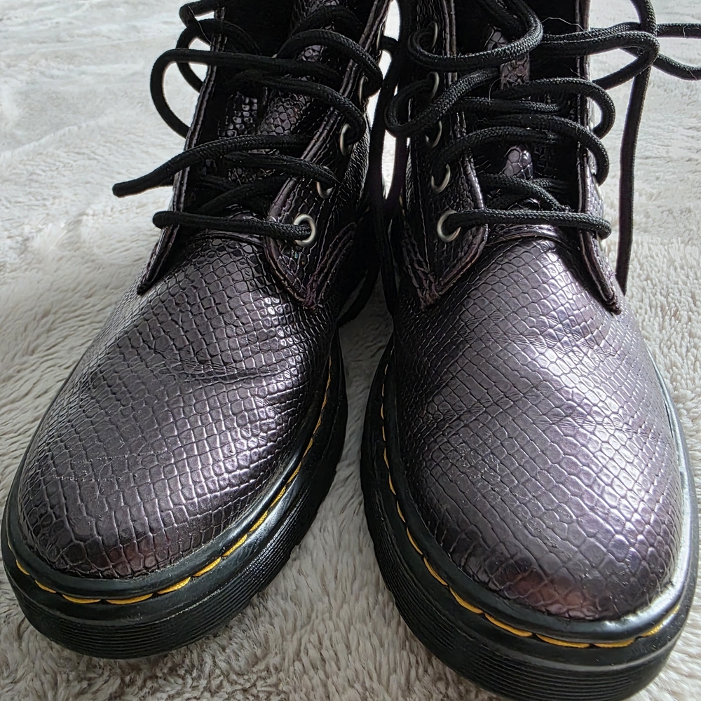 Stylish Black Textured Men's Boots